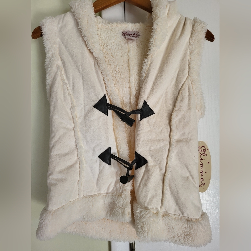 NWT Glimmer Fuzzy Cream Vest Sz S
